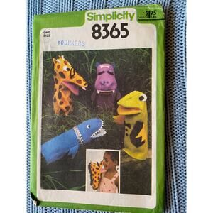 Simplicity 8365 Hand puppets pattern